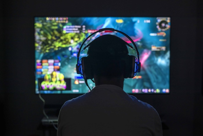 The Evolution of Online Gaming: From Pong to Esports dfea8ffe-marketing-gaming-min